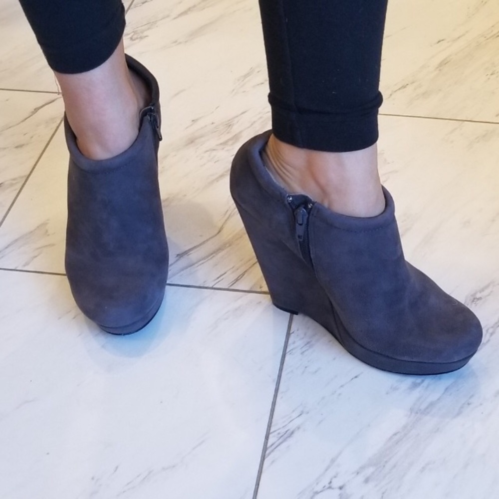 Trouve Synthetic suede grey wedge booties